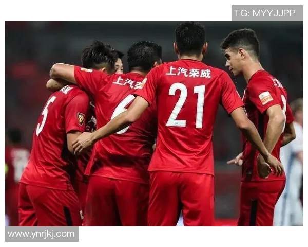 上港与恒大激战7月22日中超巅峰对决引发球迷热议 上港与恒大激战7月22日中超巅峰对决引发球迷热议