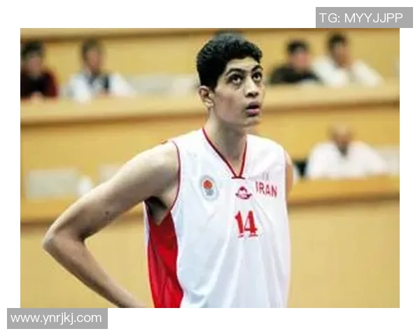 贾贝尔的传奇人生与篮球梦想：从青涩少年到职业球员的成长之路