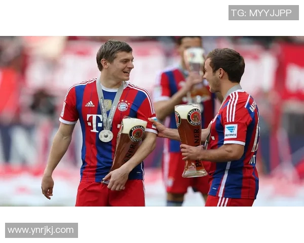 克罗斯在足球历史中的地位与影响力探讨及其职业生涯的辉煌成就回顾 克罗斯在足球历史中的地位与影响力探讨及其职业生涯的辉煌成就回顾