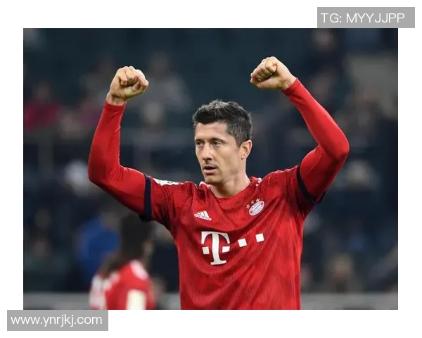 莱万重返安联球场遭拜仁球迷嘘声四起令人心寒的背叛与忘恩负义 莱万重返安联球场遭拜仁球迷嘘声四起令人心寒的背叛与忘恩负义